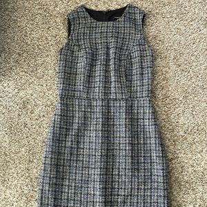 Banana republic size 2 worn once. Great dress for work.